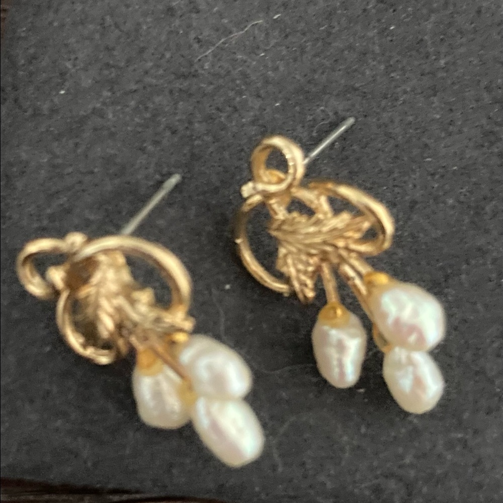 Pearl post earrings